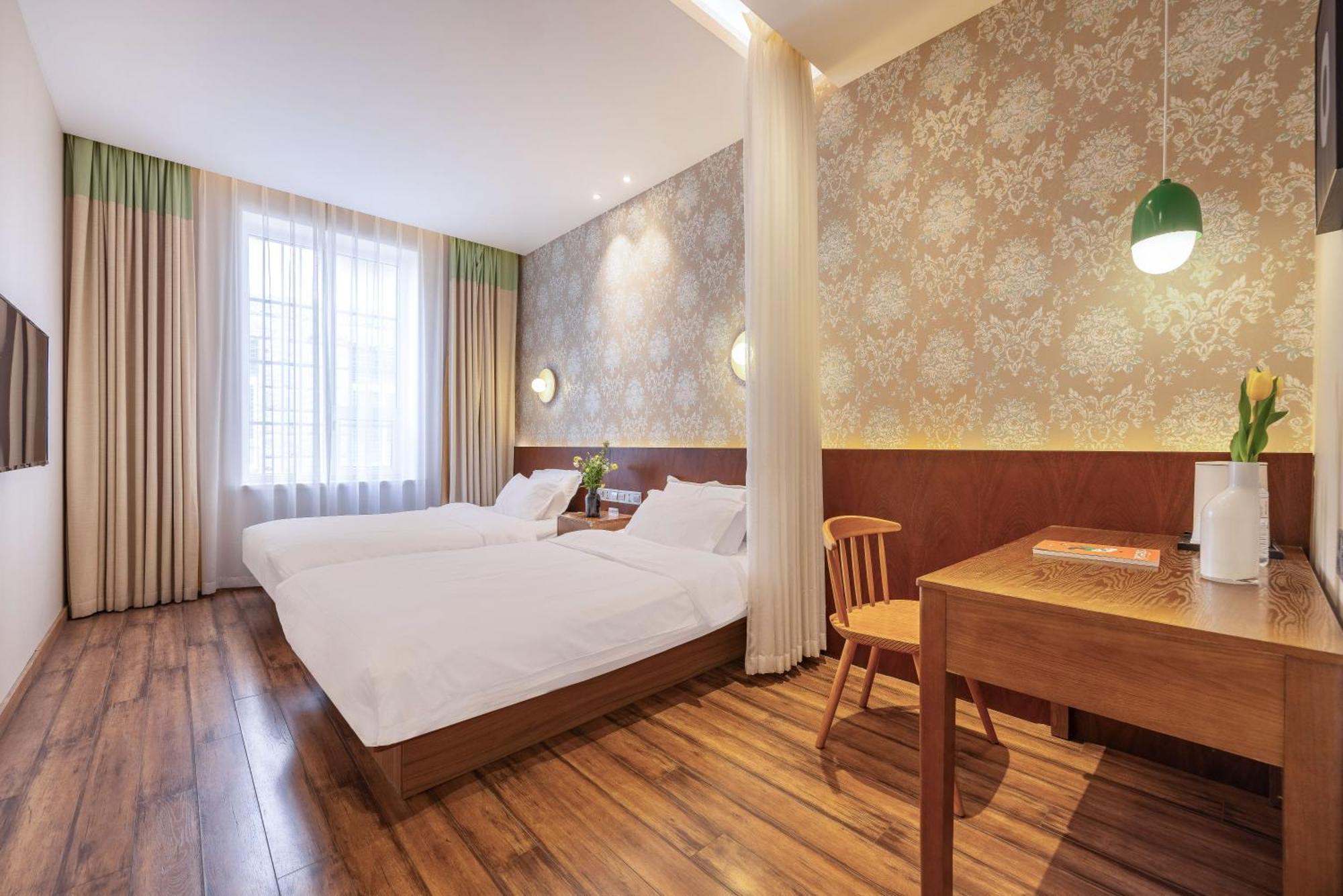 Qingdao Kaiyue Hotel Zhongshan Road St Michael'S Cathedral And Zhanqiao Pier Exteriör bild